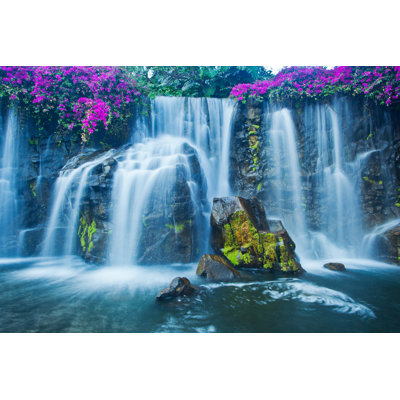 "Anduena Waterfall On Canvas" par EpicstockMédia, photographie