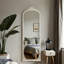 Miroir rétro avec cadre sculpté-648088753-648088748
