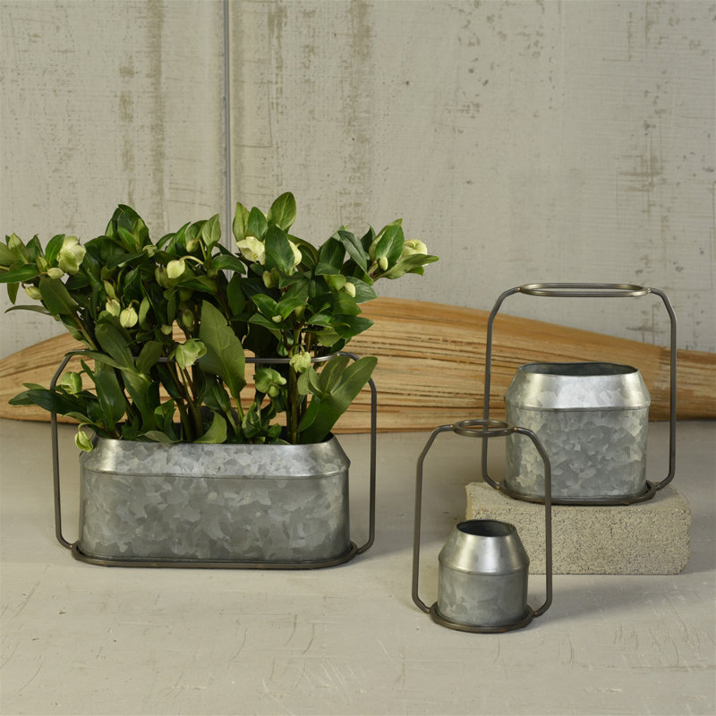 Pot à fleurs en fer