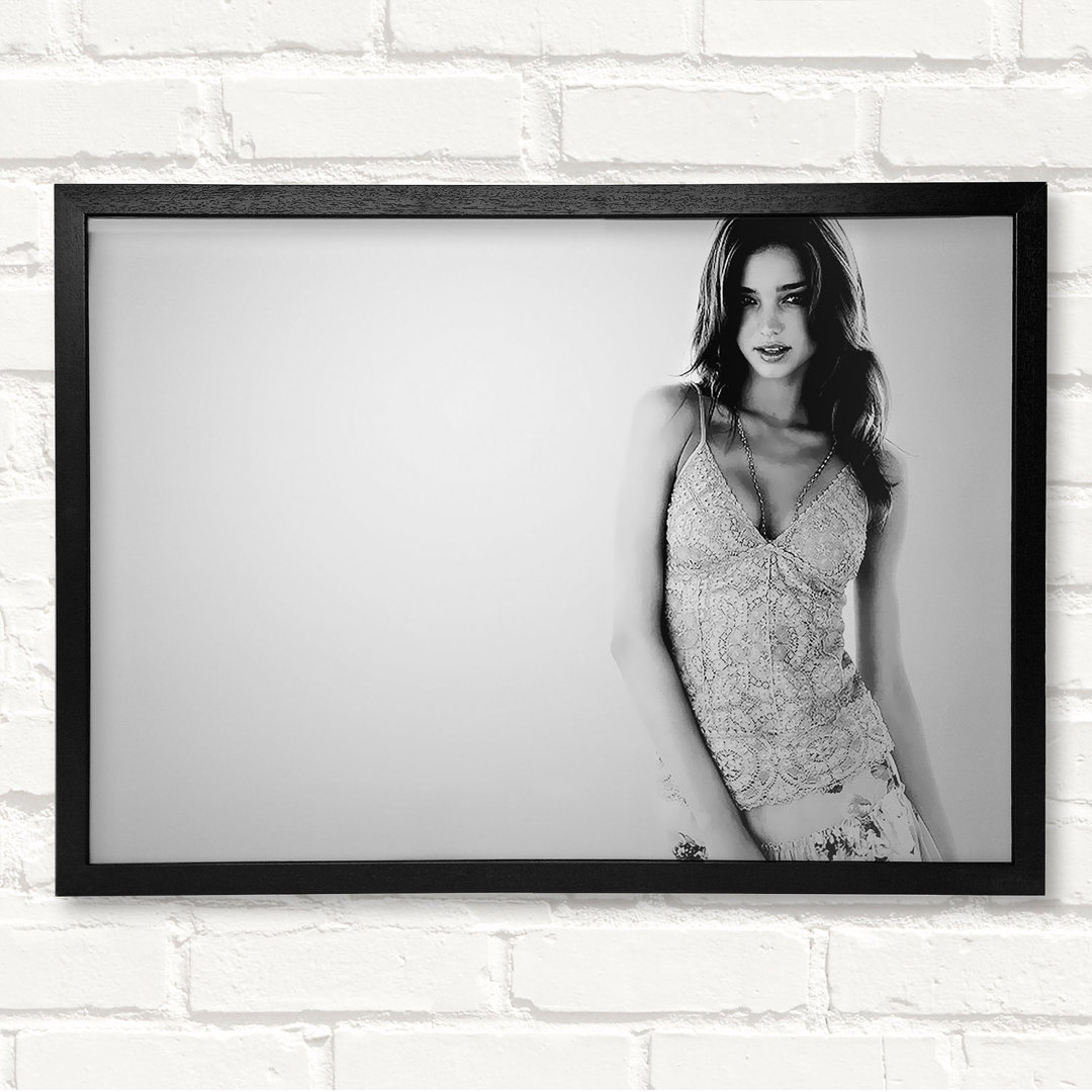 Miranda Kerr B N W - Closed Corner Frame Kunstdrucke auf Holz