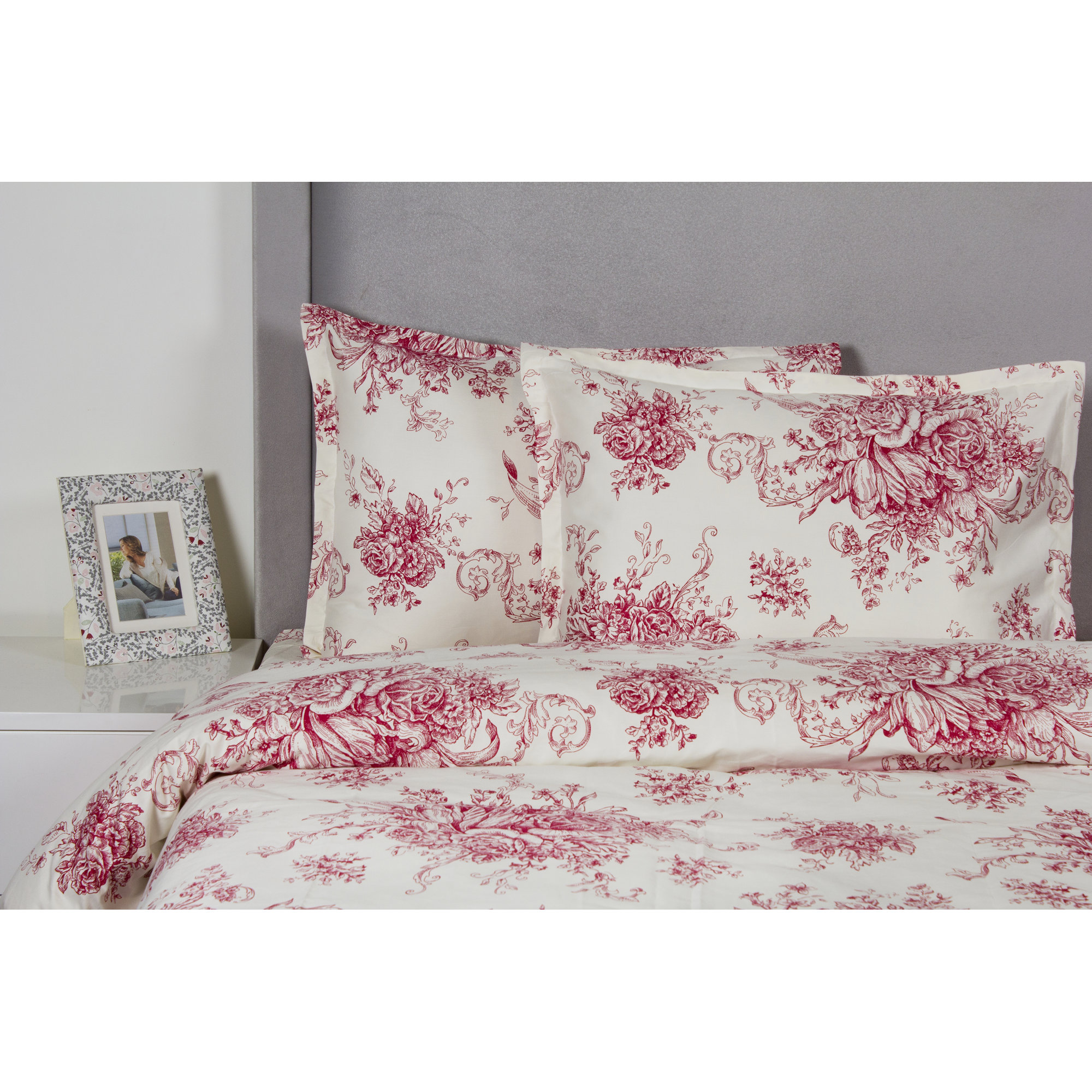 Benedictine Sateen Duvet Cover Set, Full/Queen Duvet Cover + 2 Standard Shams, Red