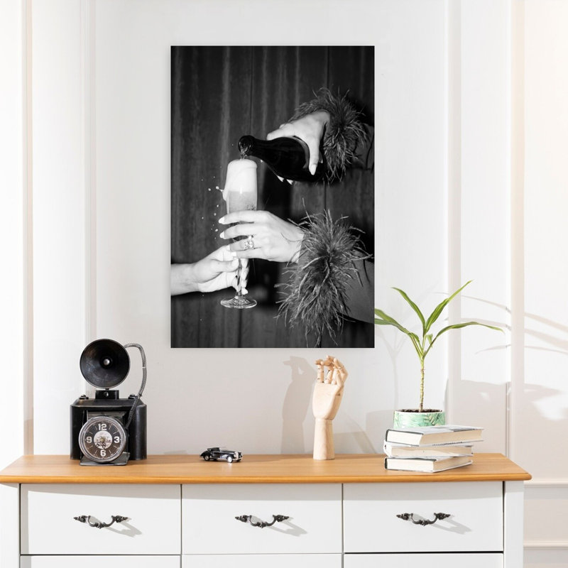 Glamour champagne toast élégant, art mural contemporain, 24" H x 16" W