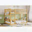 Lit superposé simple au-dessus d'un lit simple avec tablettes de rangement, lit superposé bas avec garde-corps en rotin, coffre-fort et élégant pour les enfants-133491251