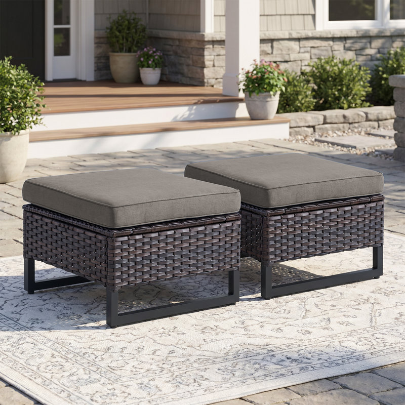 Repose-pieds de patio extérieur en osier avec coussin Ingvald (ensemble de 2), Gris, Brun / Noir