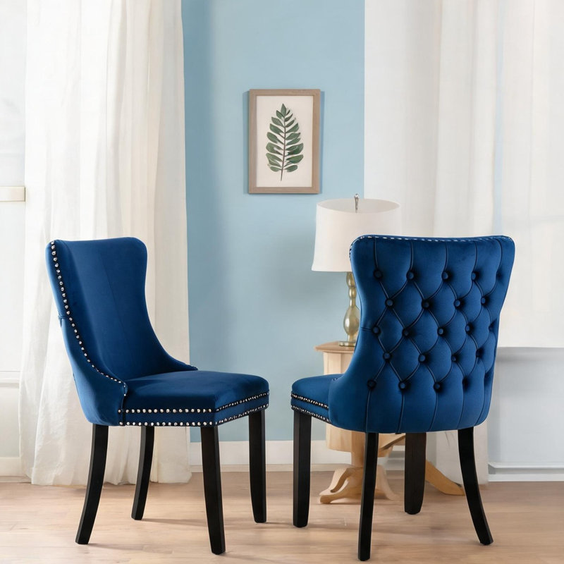 Ensemble de 2 chaises à oreilles en velours rembourrées avec garniture cloutée et pieds en bois massif, ton bleu