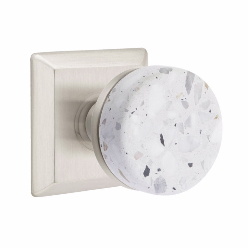 Ensemble de boutons Emtek Select, rosette Quincy, tige conique, bouton Terrazzo clair, Nickel satiné