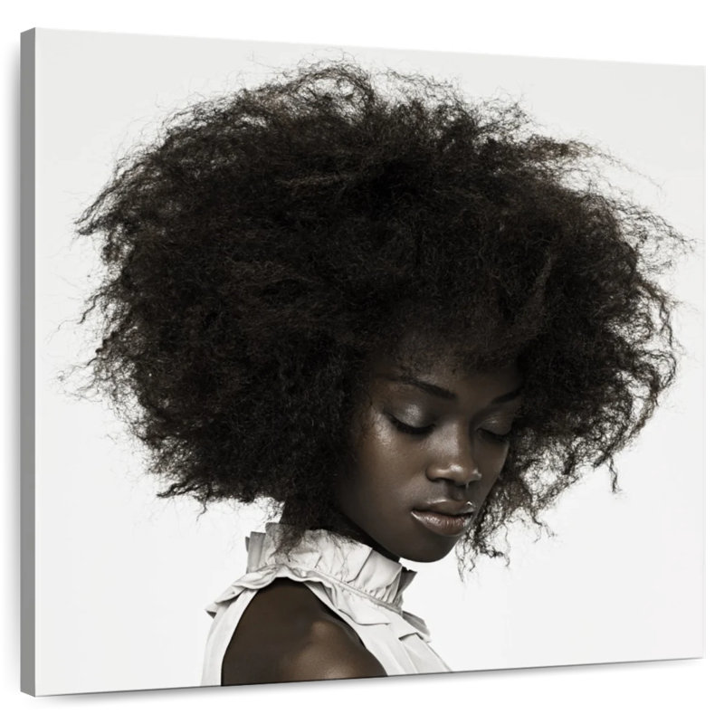 Leisha, femme aux cheveux bouclés, H 16 po x l 16 po