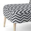 Gris, blanc, motif géométrique neutre à chevrons - Chaise d'appoint rembourrée moderne, chaise d'appoint à motif de chevrons-1546565185