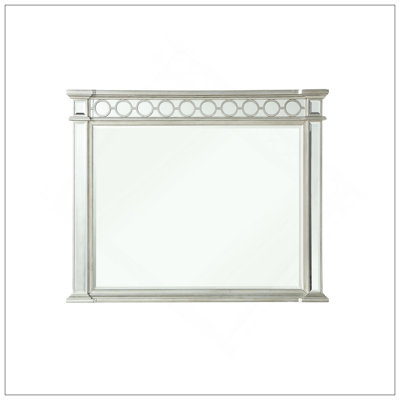 Elegant Mirrored Finished Beveled Edge Wall Mirror, Perfect For Enhancing Decor And Brightening Spaces