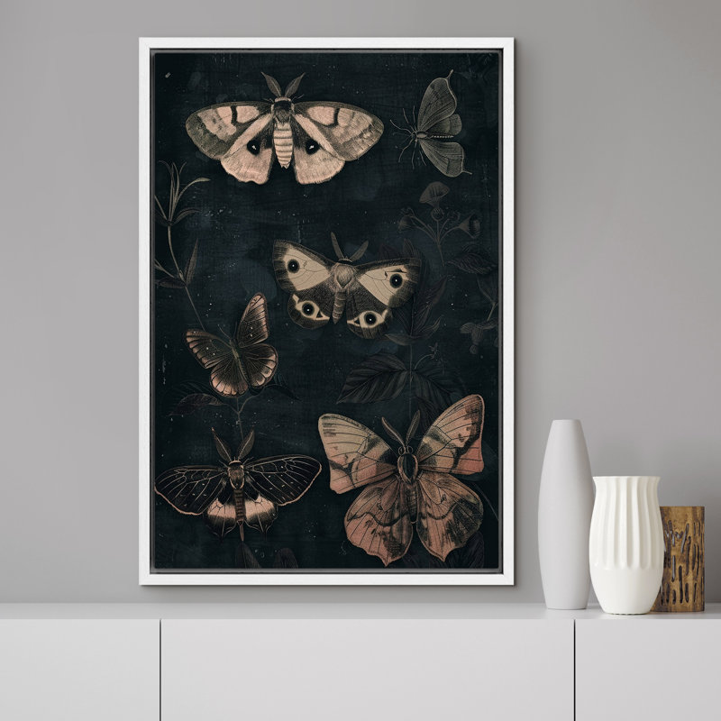 Moth Butterfly Moody, gothique, animaux, peinture florale foncée, Blanc, H 24 po x l 16 po