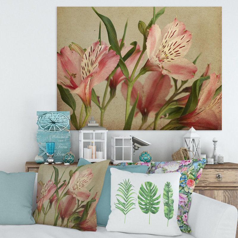 «Retro Alstroemeria Flower», impression sur toile, Toile tendue, H 24 po x l 32 po x P 1 po