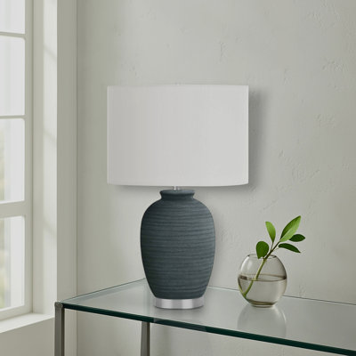 Lampe de table en céramique Gabriel avec abat-jour ivoire / crème en bleu, H 23,85 po x l 14,86 po x P 14,71 po