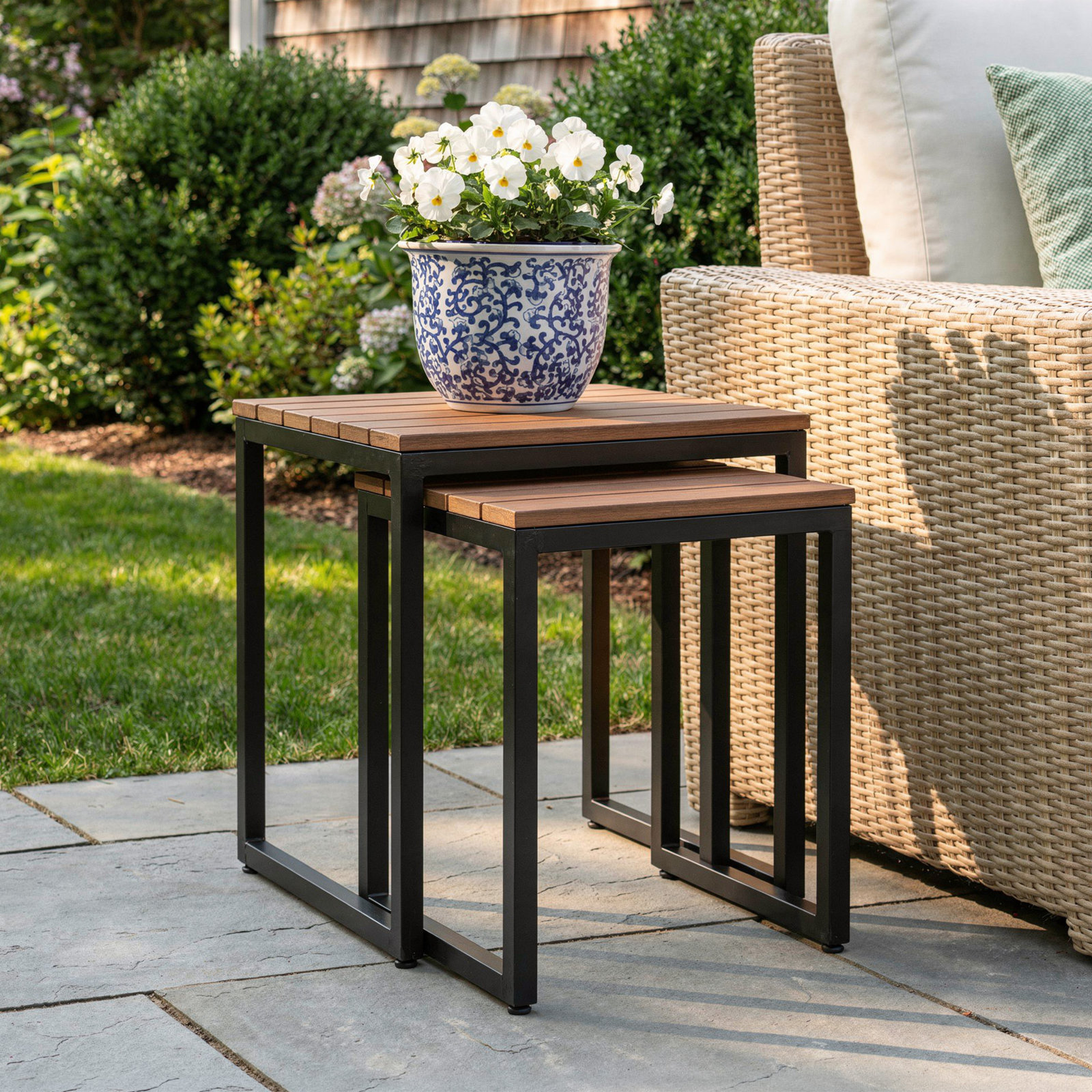 Townsend 19" Patio Side Table, Mahogany