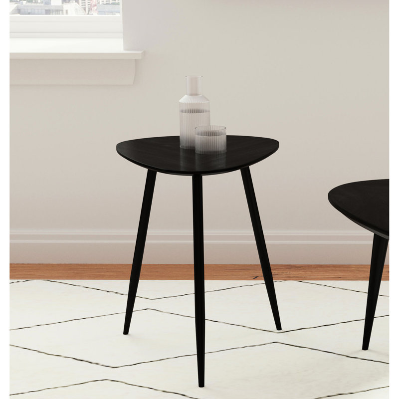 Table de bout triangulaire en bois de manguier massif, finition noire, pieds évasés effilés, pour les bords latéraux arrondis modernes lisses, largeur de 16 pouces