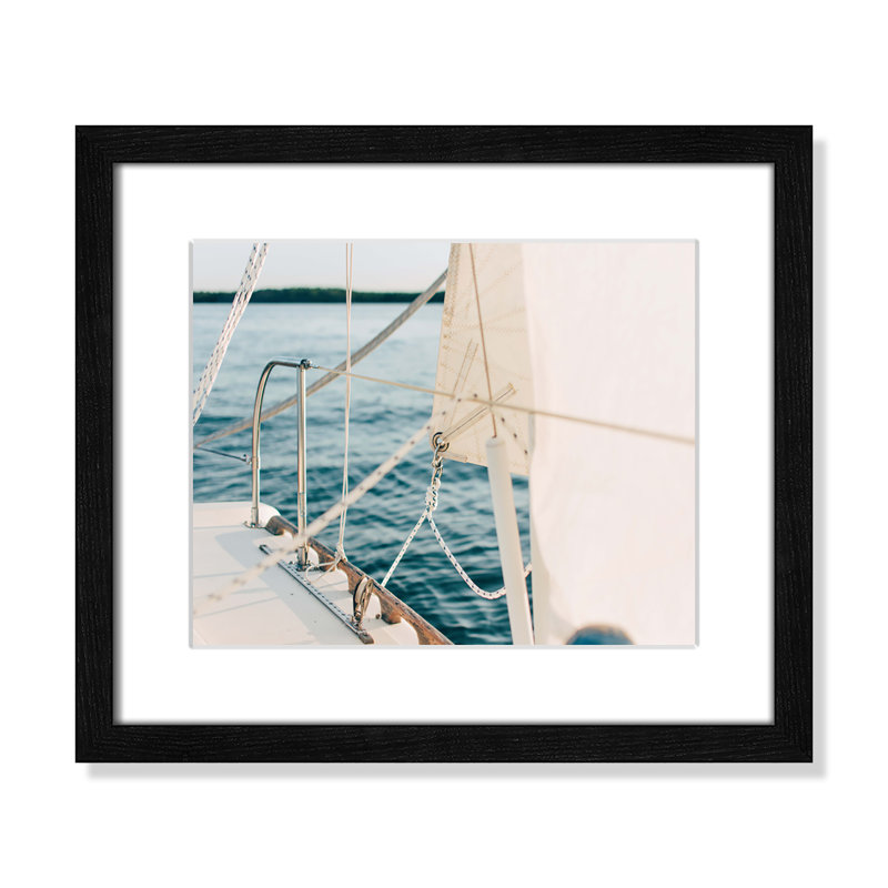 Lignes et voiles par Ian Keefe - photographie, H 13 po x l 15 po x P 0,75 po, Grain de bois noir