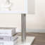 Table d'appoint 20 po avec rangement, bout moderne en forme de S blanc et charmante table basse, caractéristique légère