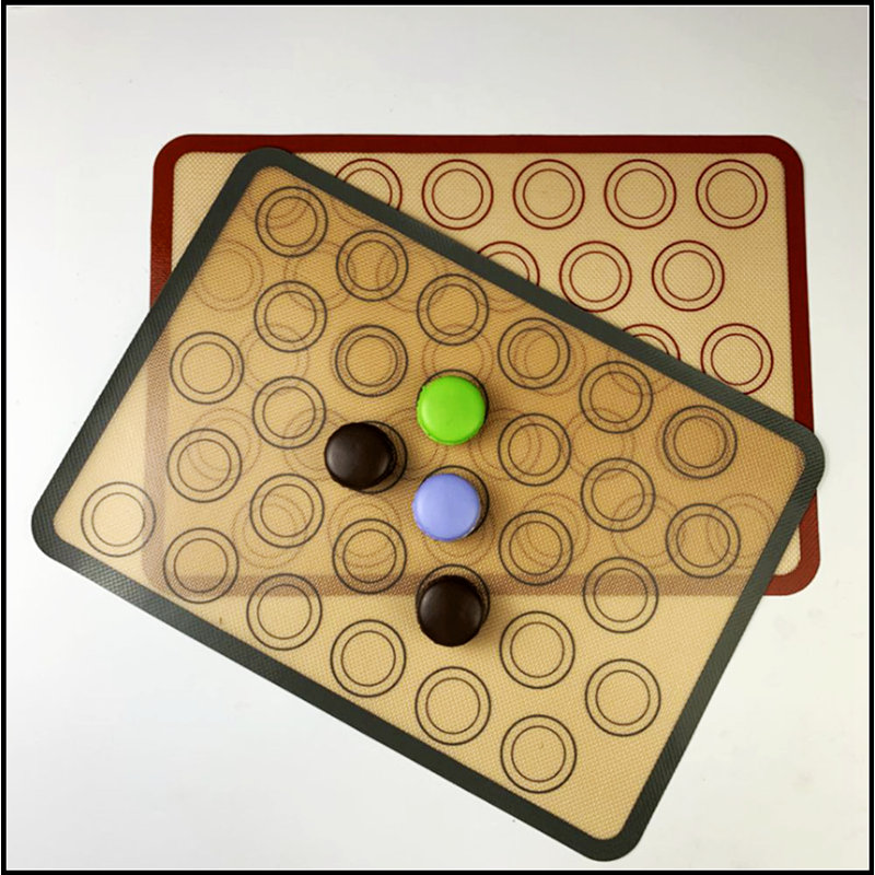 Ensemble de 2 tapis de cuisson antiadhésifs en silicone avec gabarit Macaron pour une cuisson facile et fiable