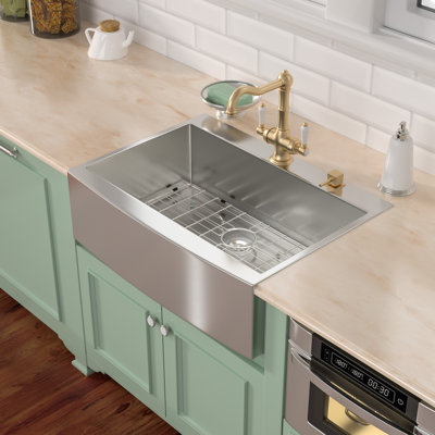 Évier de cuisine à cuve simple à tablier frontal en acier inoxydable de calibre 16 L 33 po x l 22 po