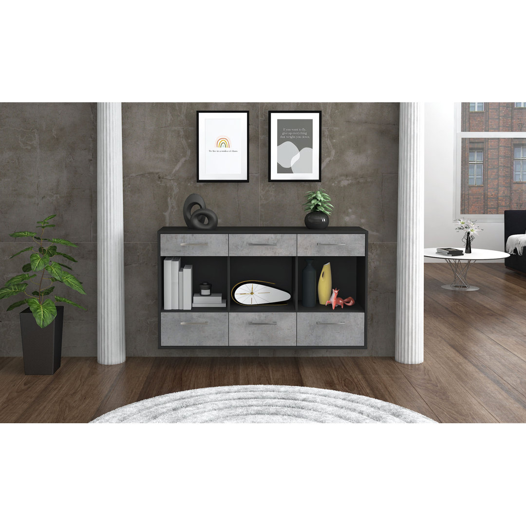 Das Sideboard Myella ist aus weißer Eiche gefertigt. Es hat einen fliegenden Metallgriff und misst 136 cm x 79 cm x 35 c...