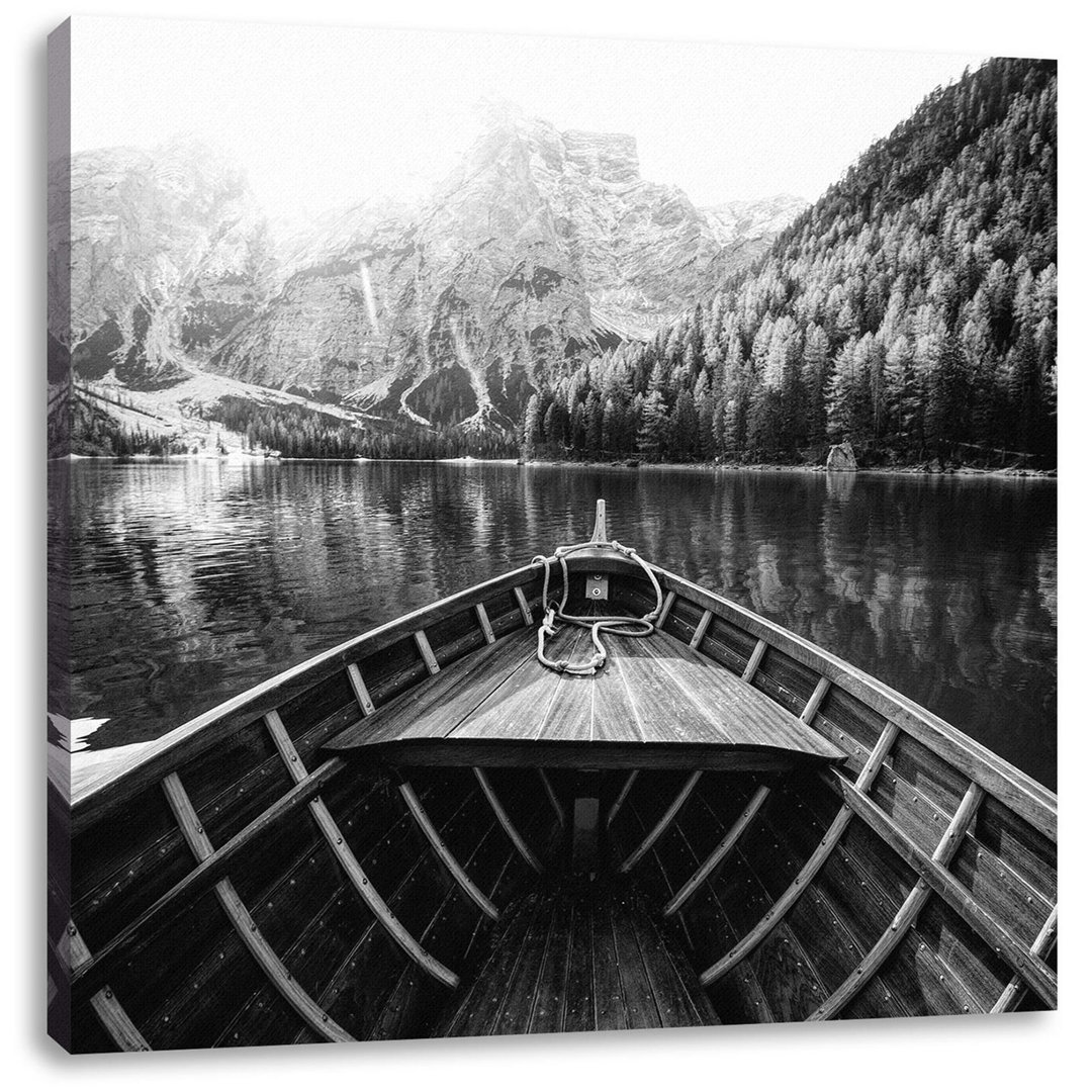 Leinwandbild Holzboot auf dem Alpensee in den Dolomiten