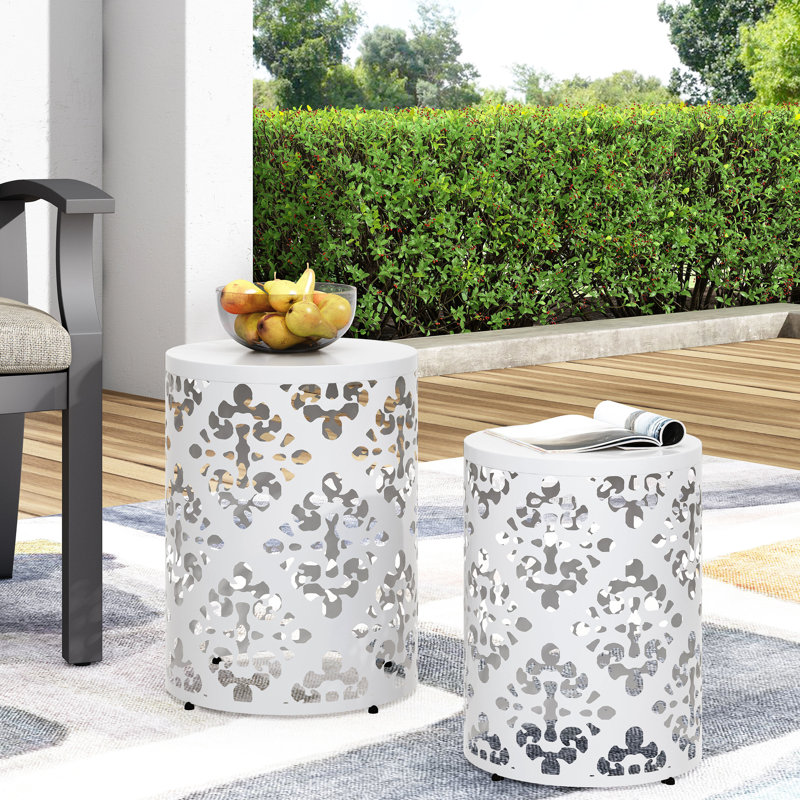 Tables de bout modernes en métal S / 2 coupées en fer, finition blanche pour un look élégant, pas de table d'assemblage, chic avec accent, nécessaire
