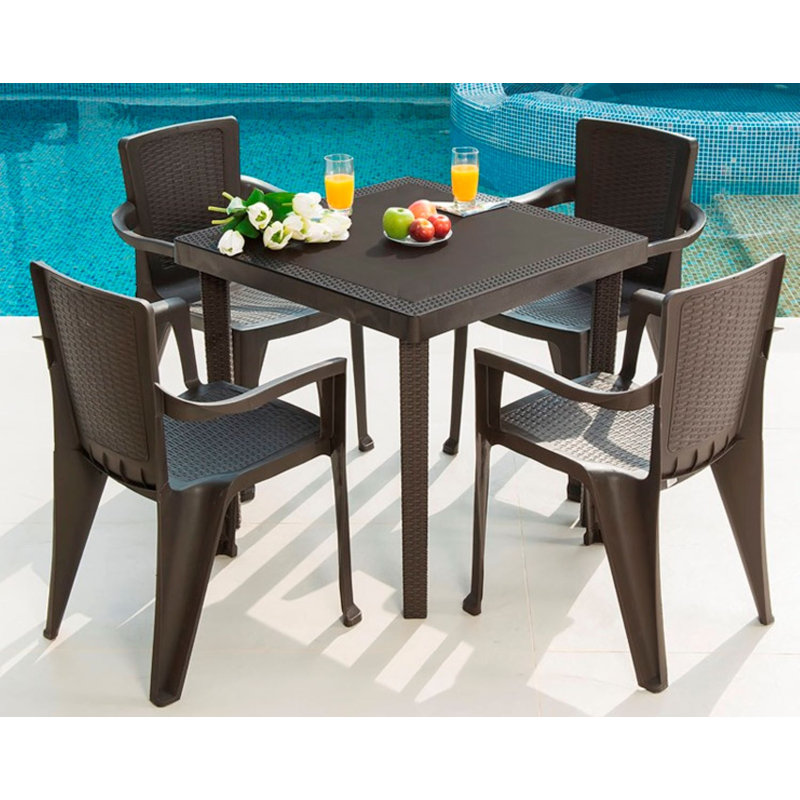 Table carrée en rotin