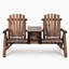 Banc Adirondack double classique à lattes avec table partagée, idéal pour des réunions confortables sur la véranda et dans le jardin.-590269488