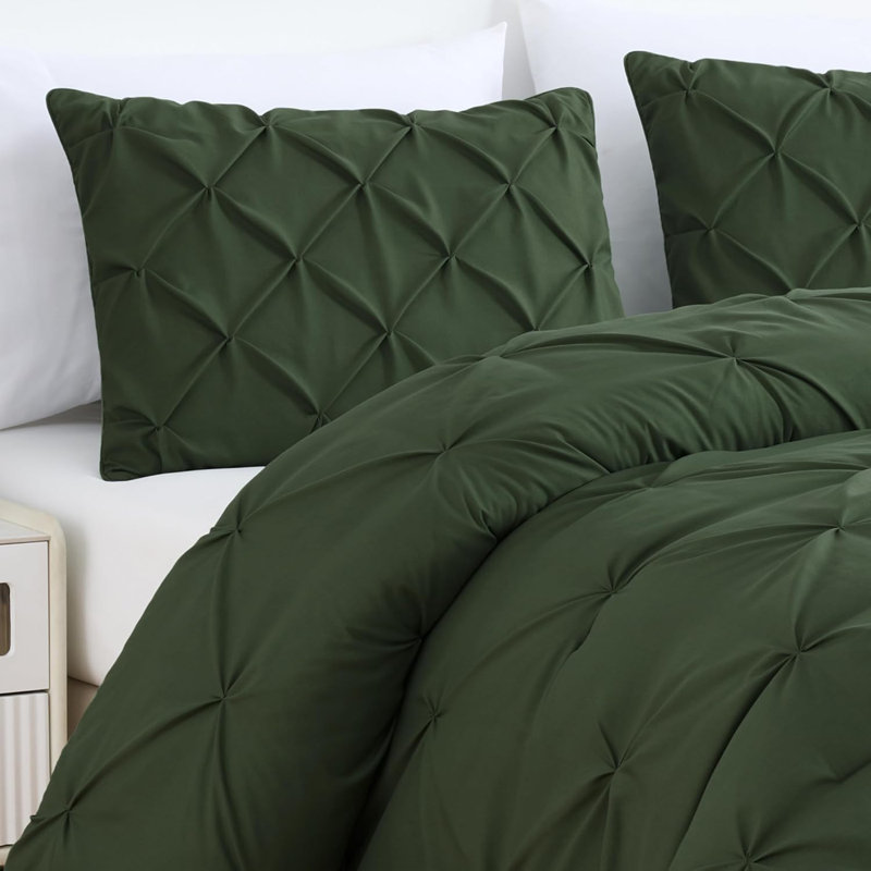 Berlin Pintuck Microfiber 3-Piece Comforter Set, Queen Comforter + 2 Standard Shams, Forest Green