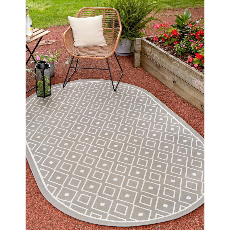 Geometric Indoor / Outdoor Rug, Oval 5'3" x 8'