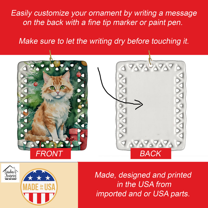 Ornement en porcelaine Skookum Cat by the Christmas Tree, Chat Skookum