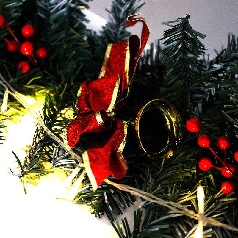 270cm Lighted Faux Garland with Lights, Green/Red