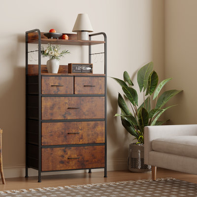 Organisateur de commode en tissu pour chambre à coucher avec 5 tiroirs spacieux, tablettes de rangement ouvertes et crochets de suspension - Commode verticale