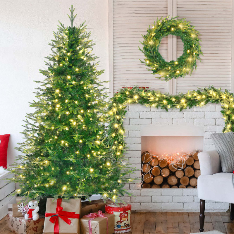 Arbre de Noël articulé artificiel 6 pi avec guirlande, guirlande et lumières DEL (ensemble de 3 pièces)