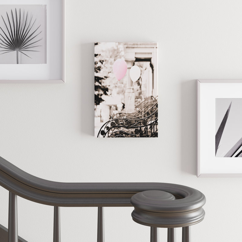 «Pink and White Ballons In City» - Photographie sur toile tendue, H 18 po x l 12 po