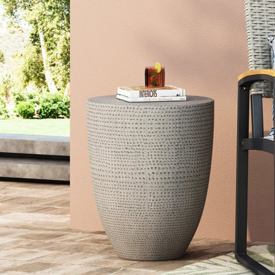 Table d'appoint en béton légère avec design pour toutes les pièces
