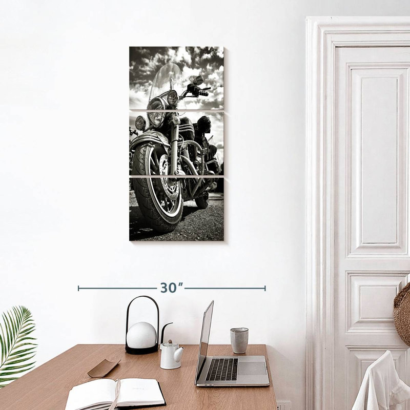 Moto monochromatique, H 32 po x l 15 po