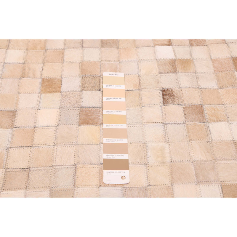 Tapis beige en peau de vache 8 pi 1 po x 10 pi 0 po