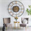 Horloge murale concentrique ronde encadrée avec engrenages centraux exposés et chiffres romains
