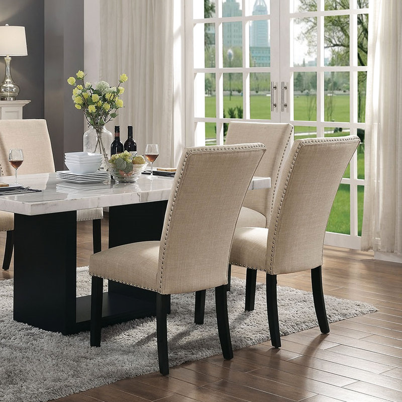 Table rectangulaire en marbre et 6 chaises de salle à manger 7 pièces beige, transitionnel, finition bois foncé avec chaises rembourrées, attrait contemporain