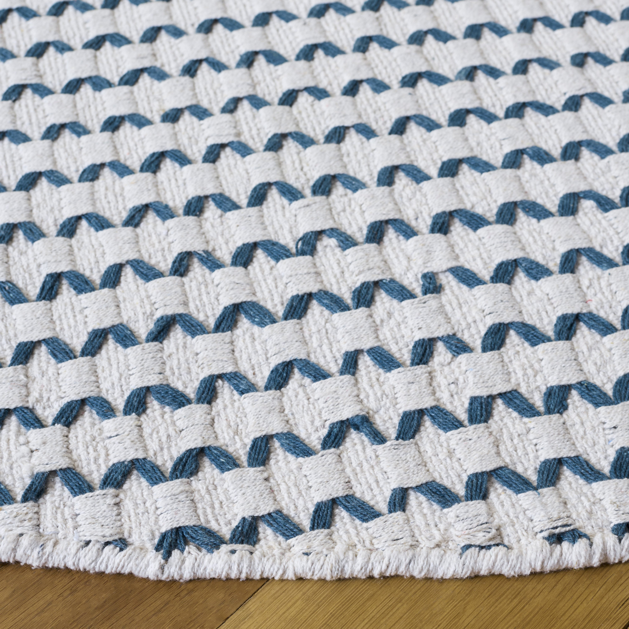 Cape Cod 451 Hand Woven Cotton Pile Chevron / Zig Zag Rug, Round 6'
