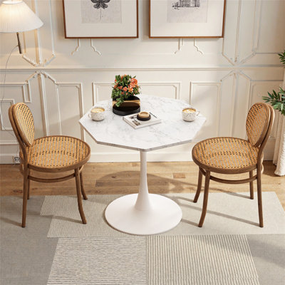 Table basse moderne octogonale avec un design élégant pour diverses pièces, parfaite pour les espaces de vie contemporains et fonctionnels.