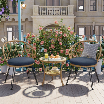 Ensemble de loisirs d'extérieur, 2 chaises simples en rotin avec une table ronde en verre, parfaitement adaptées pour les patios, les balcons et les cours