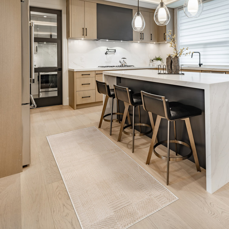 Tapis d'intérieur à motif géométrique beige Mickle Dearra