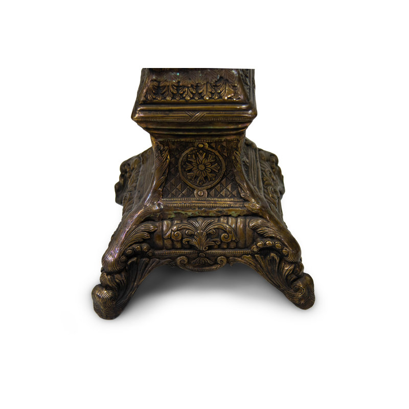 Piédestal colonne rétro avec gravures ornées