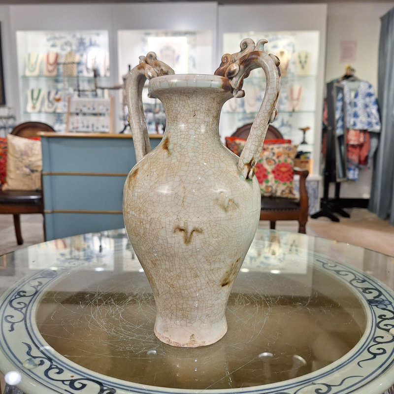 Vase céladon craquelé avec poignées de dragon