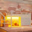 Lit mezzanine simple avec espaces de rangement multiples et lumières intégrées-524193893