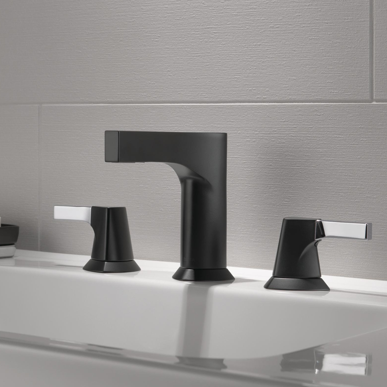 Zura Widespread Bathroom Faucet with Drain, Chrome/Black