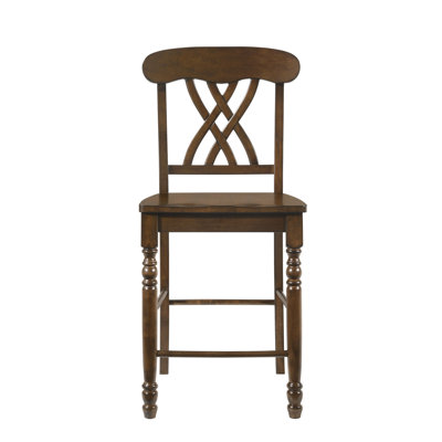De 2 chaises sans accoudoirs à hauteur de comptoir au fini noyer, siège et dossier en bois, chevauchement en forme de X, pieds tournés à l'avant, haut bois massif avec ramure, siège carré, finition sur le tablier, capacité de poids de 220 lb,