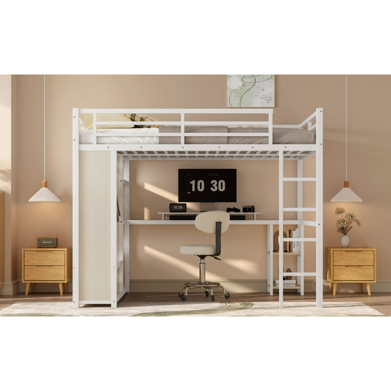 Grain de bois blanc, grand lit mezzanine, bureau, garde-robe, rangement, espace, espace privé, optimisation intégrée en métal, pièce