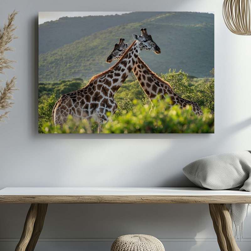 Toile, deux élégantes girafes debout gracieusement entrelacées dans un art mural vert luxuriant, H 20 po x l 20 po